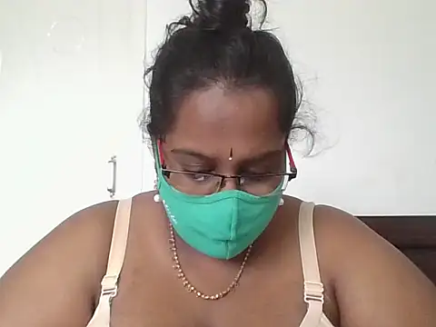 Snapshot of hootypriya chatting on November 5, 8:47 am hootypriya online show from November 5, 8:47 am