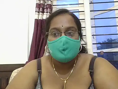 Snapshot of hootypriya chatting on November 27, 12:18 pm hootypriya online show from November 27, 12:18 pm