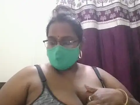 Snapshot of hootypriya chatting on December 15, 5:06 pm hootypriya online show from December 15, 5:06 pm