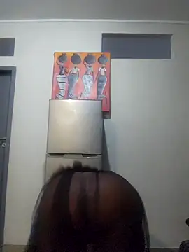 Snapshot of Mommy_Sienna chatting on December 19, 11:01 pm Mommy Sienna online show from December 19, 11:01 pm