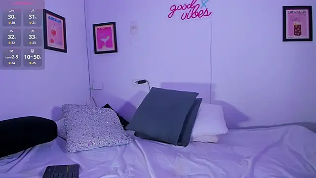 Snapshot of Ameliel1 chatting on December 16, 4:01 pm Ameliel1 online show from December 16, 4:01 pm