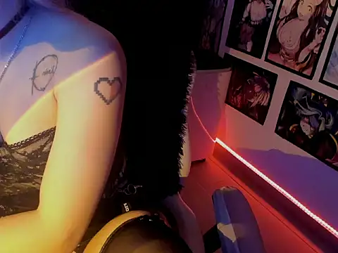 Snapshot of LilithMyers chatting on December 2, 4:40 am LilithMyers online show from December 2, 4:40 am