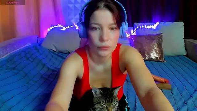 Eva purrr  online show from April 14, 6:41 am