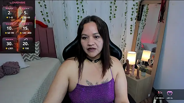 Snapshot of Victoria_Wilde_ chatting on November 6, 10:49 am Victoria Wilde online show from November 6, 10:49 am