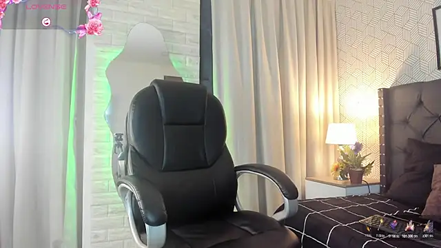 Snapshot of valentina__desire chatting on November 13, 12:26 pm valentina desire online show from November 13, 12:26 pm