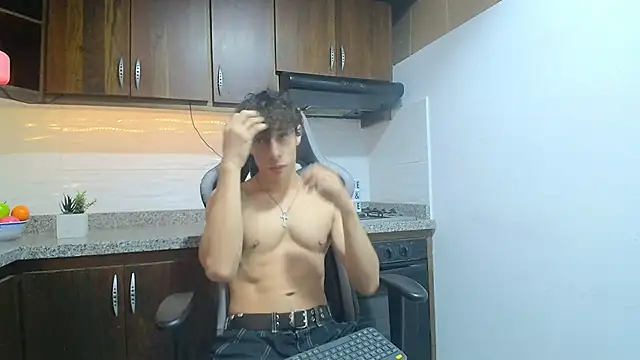 Snapshot of chris_evans27 chatting on November 18, 3:23 am chris evans27 online show from November 18, 3:23 am