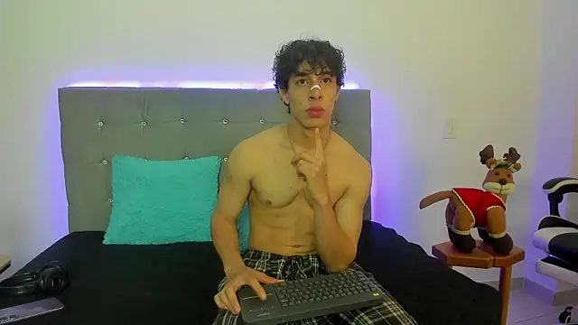 Snapshot of chris_evans27 chatting on November 24, 11:37 pm chris evans27 online show from November 24, 11:37 pm