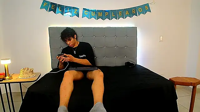 Snapshot of chris_evans27 chatting on November 29, 3:20 am chris evans27 online show from November 29, 3:20 am