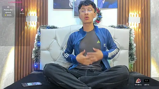 Elian Julian online show from November 22, 1:37 am