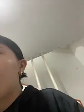 violettabond online show from December 16, 10:09 am