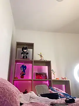 violettabond online show from February 3, 12:10 pm