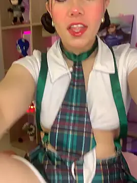 violettabond online show from February 19, 12:34 pm