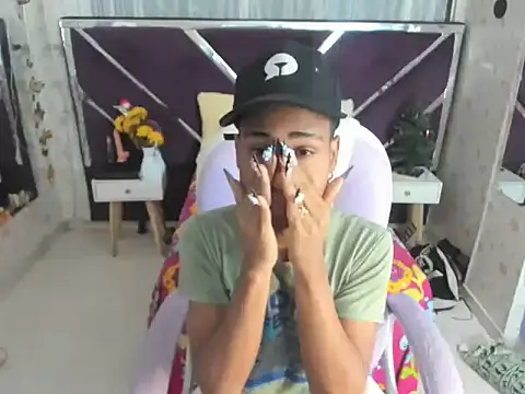 Snapshot of Santy_bigcock_01 chatting on November 18, 11:36 am Santy bigcock 01 online show from November 18, 11:36 am