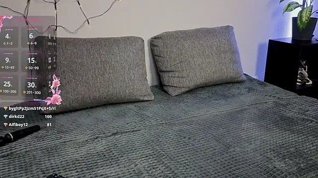 violetwluv online show from November 10, 2:49 pm