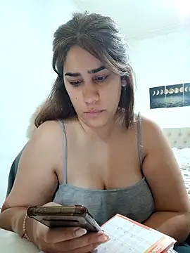 nahiarabiel33 online show from November 7, 1:55 pm