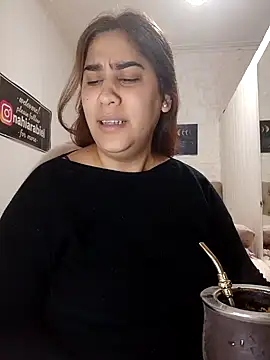 Snapshot of nahiarabiel33 chatting on June 2, 4:53 pm nahiarabiel33 online show from June 2, 4:53 pm