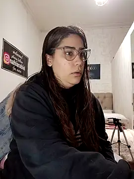 Snapshot of nahiarabiel33 chatting on June 25, 7:29 pm nahiarabiel33 online show from June 25, 7:29 pm