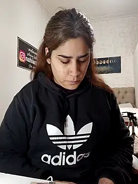 Snapshot of nahiarabiel33 chatting on June 26, 7:29 pm nahiarabiel33 online show from June 26, 7:29 pm
