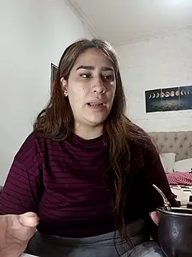 Snapshot of nahiarabiel33 chatting on August 1, 7:35 pm nahiarabiel33 online show from August 1, 7:35 pm