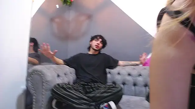 Carolina Morel online show from November 20, 2:50 pm