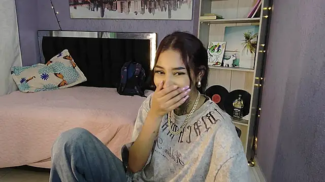 Snapshot of lyam_ebony_ chatting on December 1, 3:00 am lyam ebony online show from December 1, 3:00 am