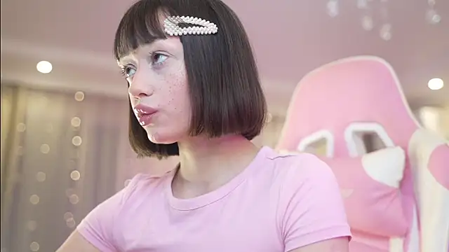 Snapshot of Bananalizzy chatting on December 1, 2:11 pm Bananalizzy online show from December 1, 2:11 pm