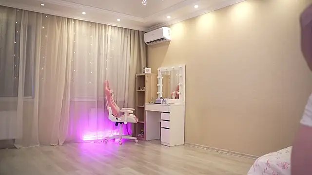 Bananalizzy online show from January 10, 1:57 pm