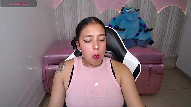 Snapshot of tamara_brown_t chatting on November 22, 2:43 am tamara brown t online show from November 22, 2:43 am