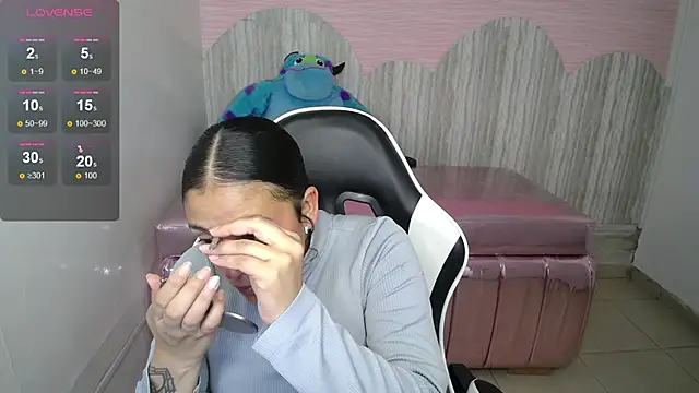 Snapshot of tamara_brown_t chatting on November 24, 2:33 am tamara brown t online show from November 24, 2:33 am