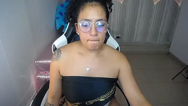 Snapshot of tamara_brown_t chatting on December 16, 8:08 am tamara brown t online show from December 16, 8:08 am