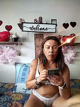 salomehill1 online show from April 27, 7:12 pm