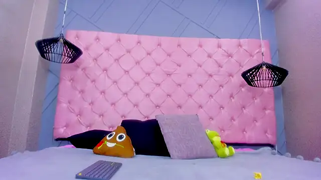 Mia Horney online show from November 28, 2:09 pm