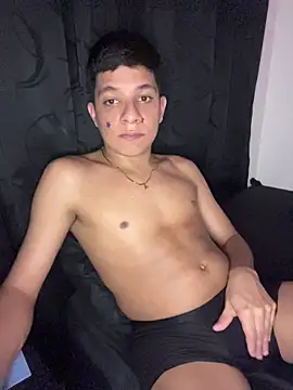 Snapshot of LucaDave_1 chatting on November 25, 3:50 am LucaDave 1 online show from November 25, 3:50 am