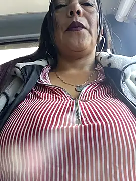 Snapshot of misshot_02 chatting on December 5, 5:42 pm misshot 02 online show from December 5, 5:42 pm