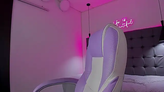 Snapshot of Liams18 chatting on November 28, 3:42 am Liams18 online show from November 28, 3:42 am