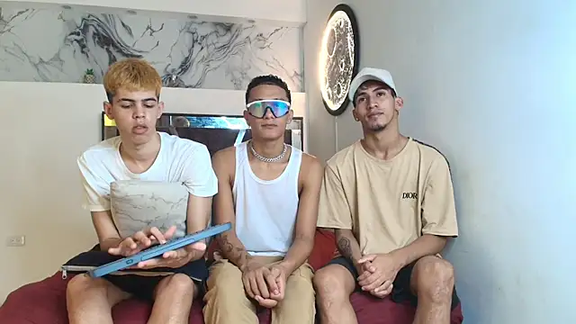 Snapshot of IMPERIO_ROMANO chatting on December 4, 7:22 pm IMPERIO ROMANO online show from December 4, 7:22 pm