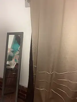 Snapshot of alisaa_jhons1 chatting on July 20, 9:23 am alisaa jhons1 online show from July 20, 9:23 am