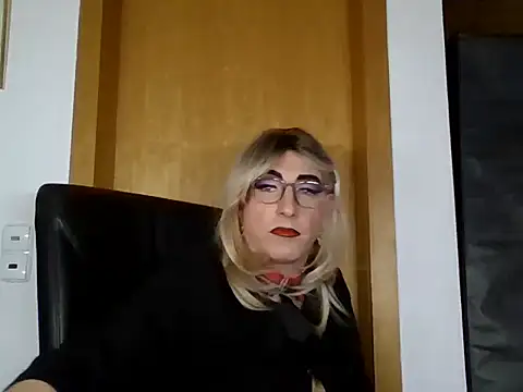 Snapshot of AgnesCross39 chatting on December 16, 5:45 am AgnesCross39 online show from December 16, 5:45 am