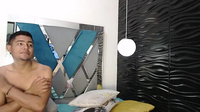 Snapshot of Naty_And_Maxx chatting on December 1, 7:19 pm Naty And Maxx online show from December 1, 7:19 pm