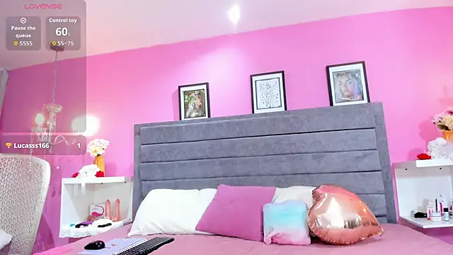 Snapshot of GabbyRain chatting on December 13, 7:53 pm GabbyRain online show from December 13, 7:53 pm