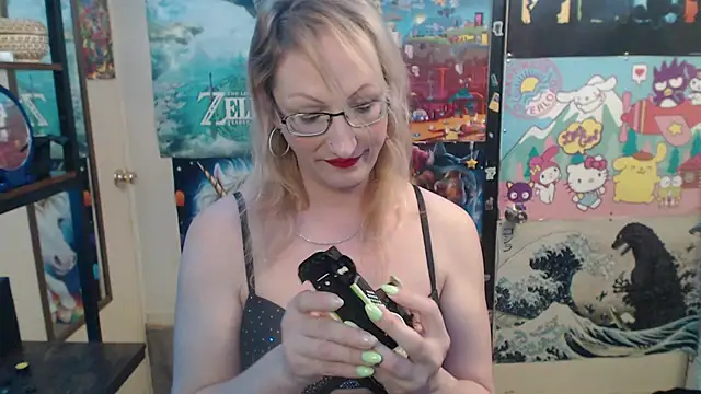 Savanah Banana  online show from March 13, 9:32 pm