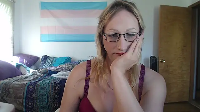 Savanah Banana  online show from June 5, 8:14 pm