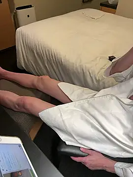 Snapshot of houkeiboy78 chatting on December 17, 9:59 am houkeiboy78 online show from December 17, 9:59 am