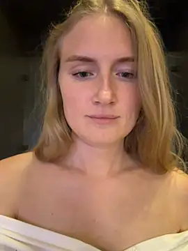 Snapshot of olliebells chatting on May 17, 4:25 pm olliebells online show from May 17, 4:25 pm