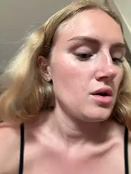 Snapshot of olliebells chatting on June 14, 4:20 pm olliebells online show from June 14, 4:20 pm