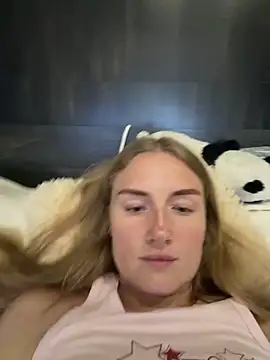 Snapshot of olliebells chatting on June 19, 1:15 pm olliebells online show from June 19, 1:15 pm