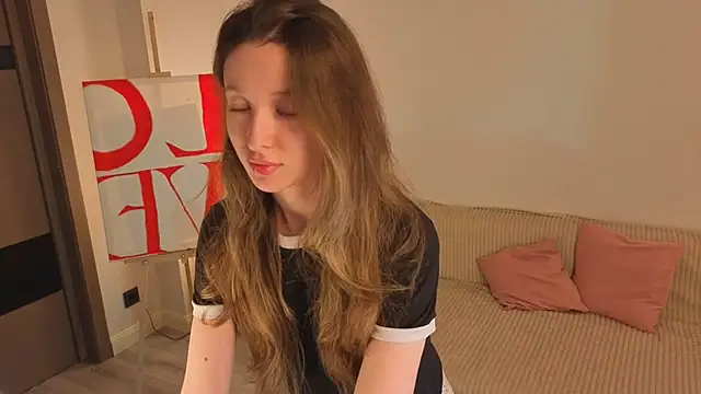 eirakiliana online show from November 13, 7:40 am