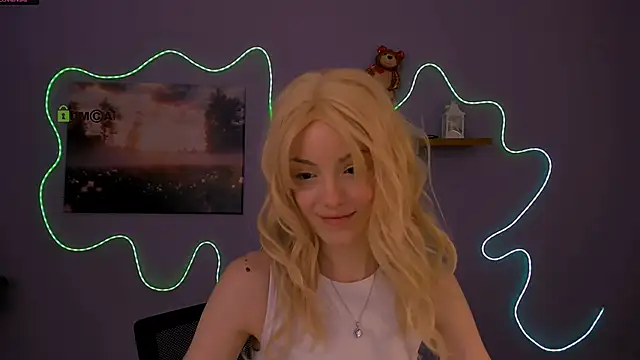 mia starrr  online show from March 7, 7:55 pm