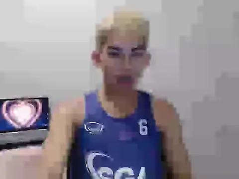 Snapshot of Urhotsilverboy chatting on May 27, 6:16 pm Urhotsilverboy online show from May 27, 6:16 pm