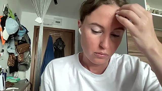 Snapshot of Ameli8 chatting on May 21, 9:49 am Ameli8 online show from May 21, 9:49 am
